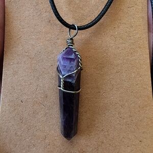 Purple Crystal Pendant Necklace (NWOT)